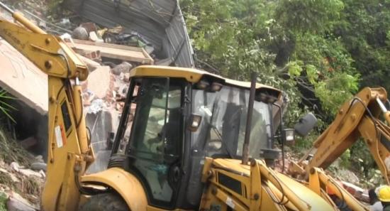Rockfall in Kadugannawa;Rock Clearance & Underway